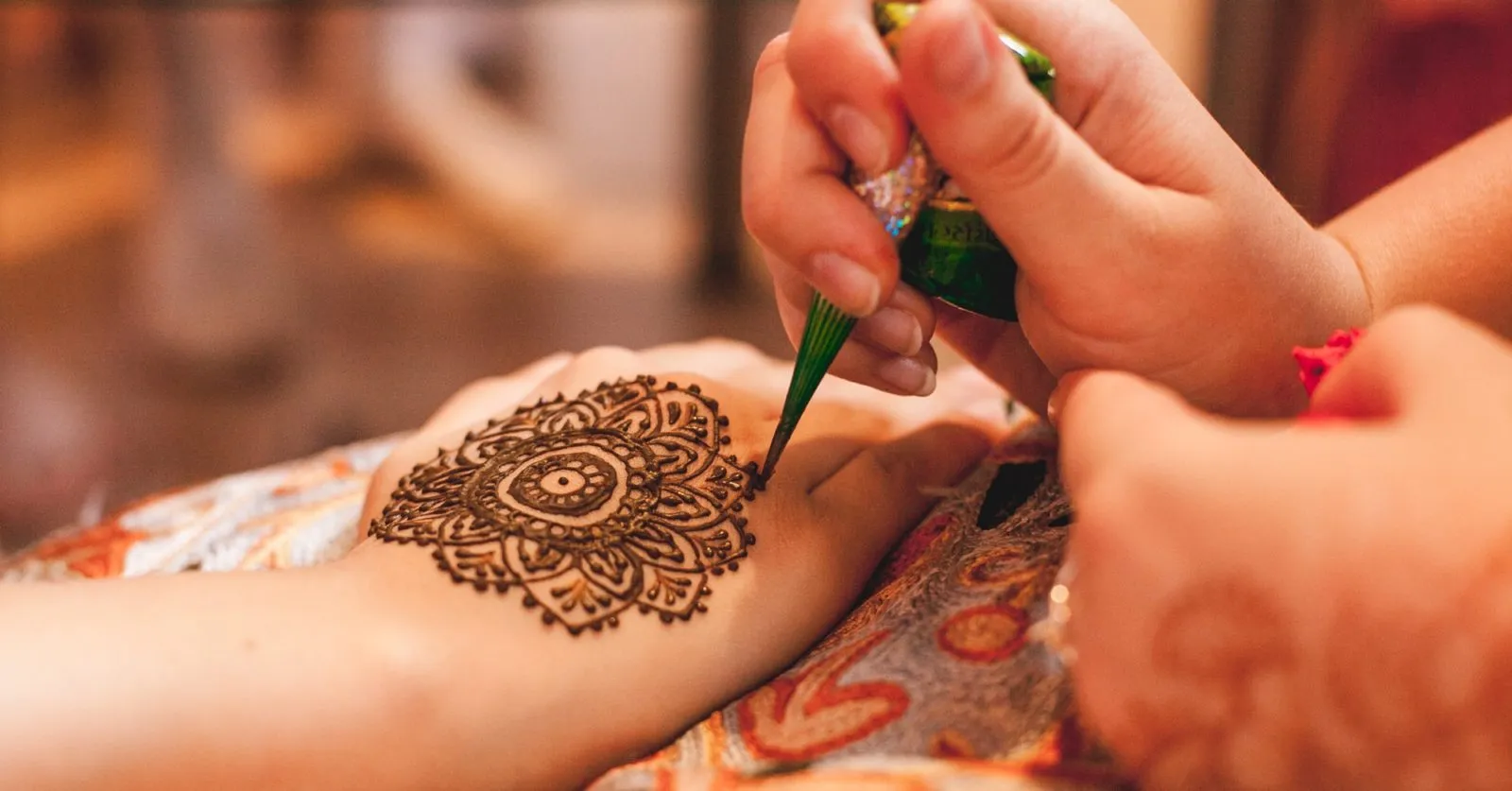 henna 1600x837