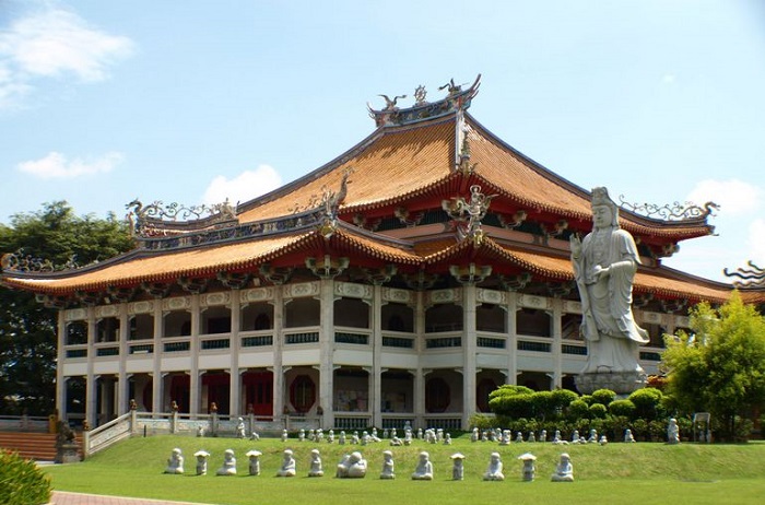 nhung ngoi chua noi tieng 1