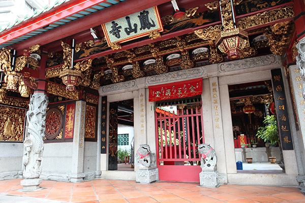 nhung ngoi chua noi tieng 5