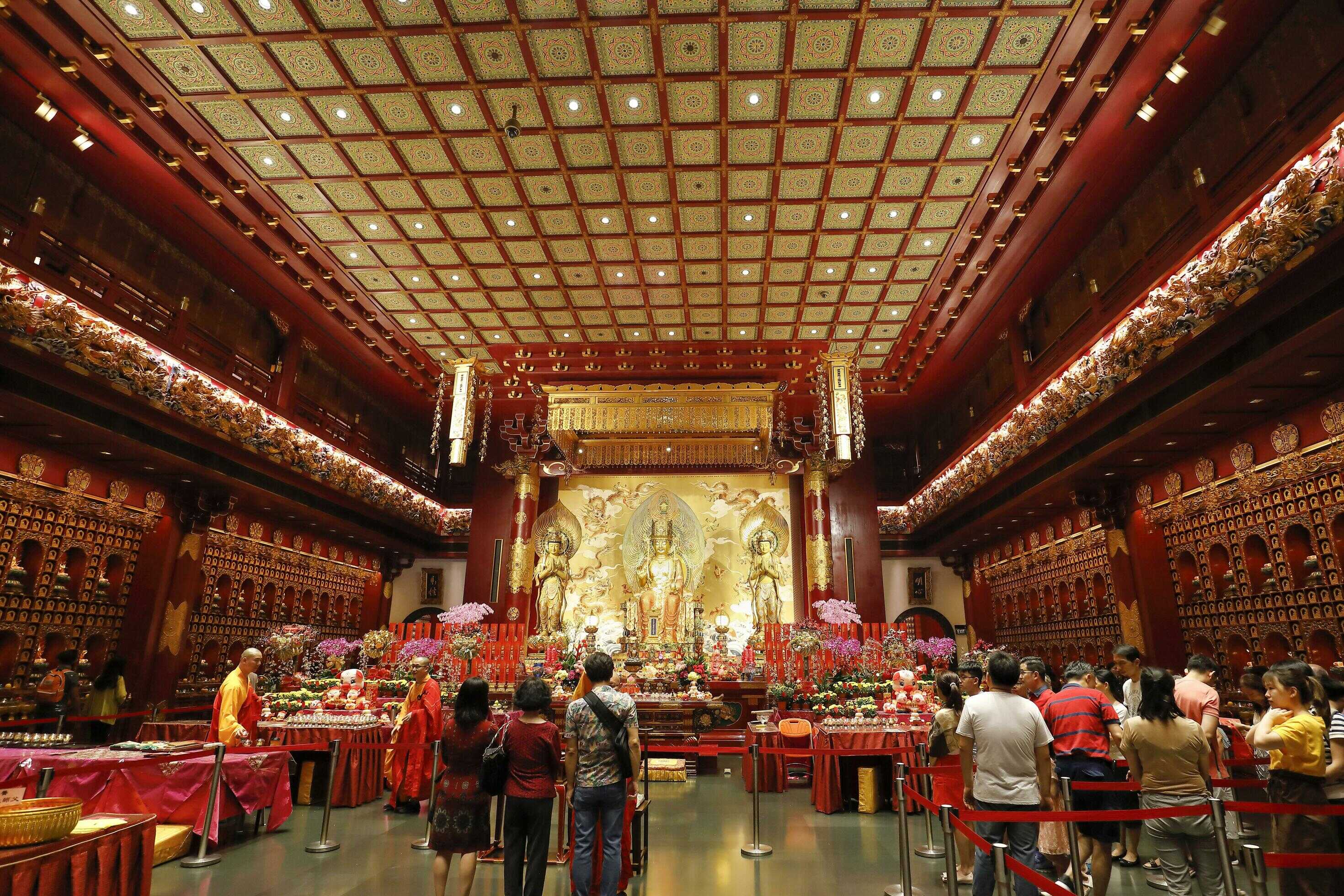 singapore february 06 2019 the buddha tooth relic temple and museum is a buddhist temple and museum complex located in the chinatown district of singapore free photo 1